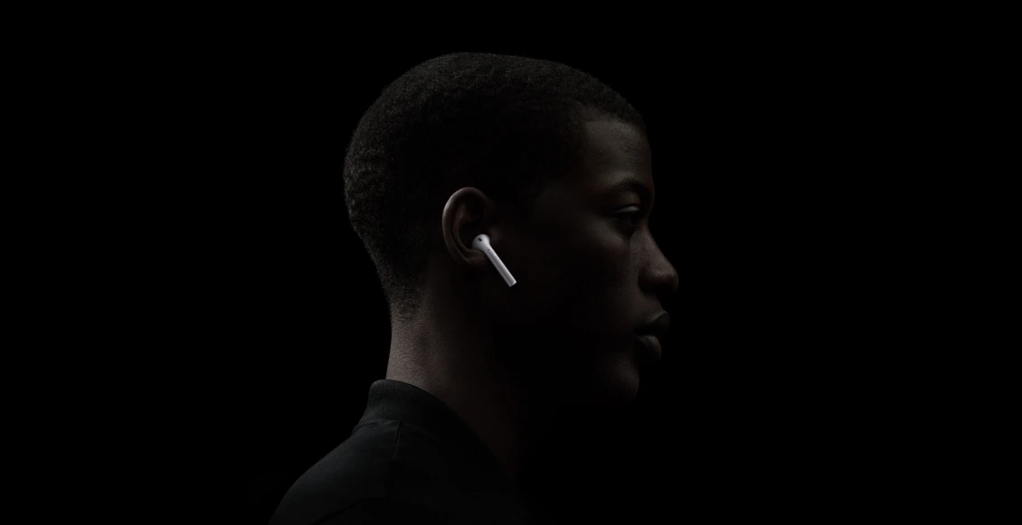 Беспроводные наушники Apple AirPods 2 с зарядным футляром розовый матовый Беспроводные наушники Apple AirPods 2 с зарядным футляром розовый матовый - 1