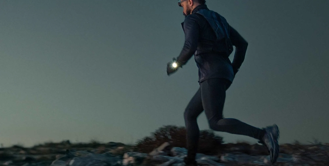 Умные часы Garmin Fenix 8 51mm Solar серый (чёрно-серый ремешок) Умные часы Garmin Fenix 8 51mm Solar серый (чёрно-серый ремешок) - 4