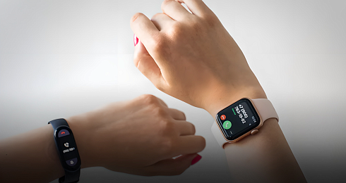 Фитнес-браслеты и смарт часы: в чём разница и что выбрать?